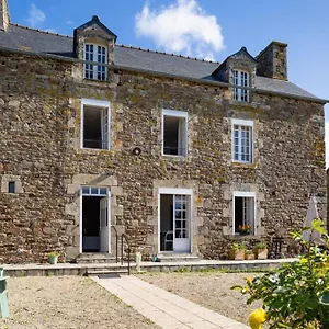 Maison De En Pierre Entre Terre Et , Pluduno France